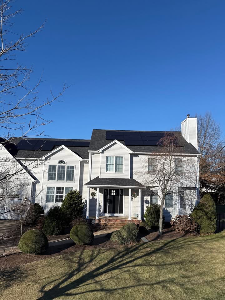 Colonial home in Southeastern Massachusetts with a rooftop solar array installed by J.E.N.S Electric
